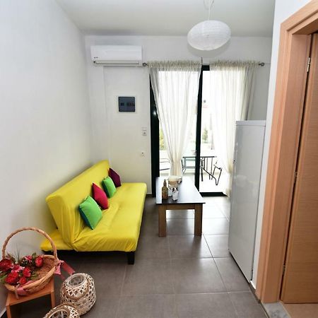 Sunflower Apartments Каламаки Екстериор снимка