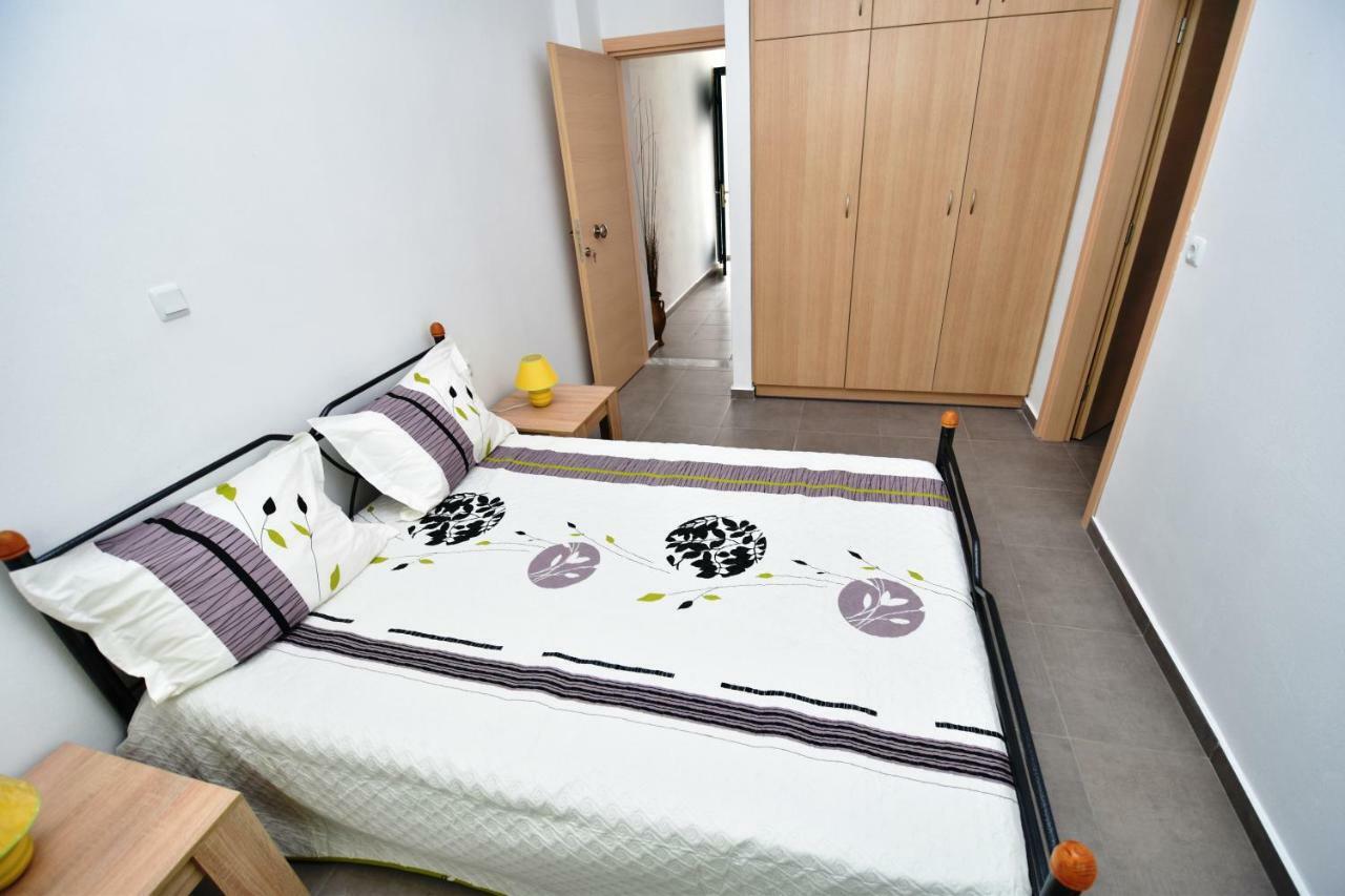 Sunflower Apartments Каламаки Екстериор снимка